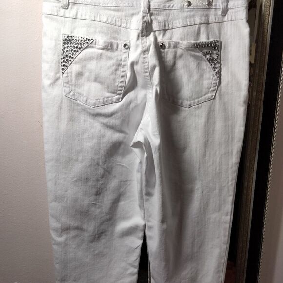 Plus Size Style & Co. White Capris With Sequined Embellishments - Picture 3 of 6